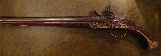 Antique Flintlock pistols, Rifles & Blunderbuss. carvedflintlockleftfullside